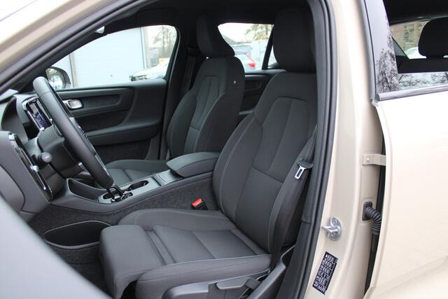 Volvo EX40 Single Motor Extended Range Plus 82 kWh | Trekhaak | Stoelverwarming | Warmtepomp