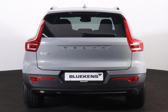 Volvo EX40 Extended Range Plus 82 kWh - IntelliSafe Assist & Surround - 360º Camera - Verwarmde voorstoelen, stuur & achterbank - Parkeersensoren voor & achter - Elektr. bedienb. bestuurdersstoel met geheugen - Draadloze tel. lader - Warmtepomp - Extra getint glas -