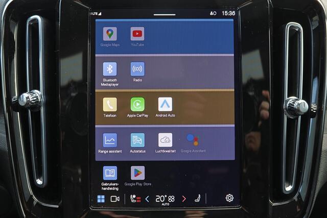 Volvo EX40 Extended Range Ultra 82 kWh - Panorama/schuifdak - IntelliSafe Assist & Surround - 360º Camera - Harman/Kardon audio - Verwarmde voorstoelen, stuur & achterbank - Parkeersensoren voor & achter - Elektr. bedienb. voorstoelen met geheugen links - Draadloze