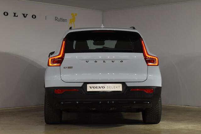 Volvo EX40 252PK Single Motor Extended Range Plus 82 kWh Navigatie / Camera / Adaptive Cruise control / Stuur & Stoelverwarming / Trekhaak / Elektr. achterklep / 19" LM Velgen