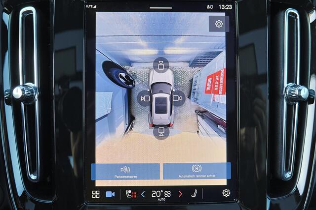 Volvo EX40 Performance Ultra 82 kWh - Panorama/schuifdak - IntelliSafe Assist & Surround - 360º Camera - Harman/Kardon audio - Verwarmde voorstoelen, stuur & achterbank - Parkeersensoren voor & achter - Elektr. bedienb. voorstoelen met geheugen links - Draadloze tel