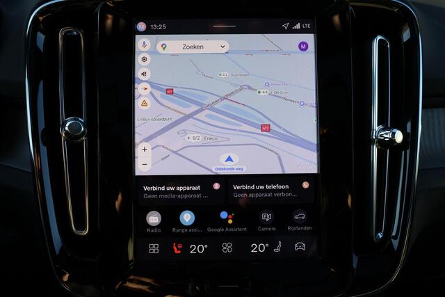 Volvo EX40 Plus Black Edition 70 kWh - Panorama/schuifdak - IntelliSafe Assist & Surround - Harman/Kardon audio - Parkeercamera achter - Verwarmde voorstoelen & stuur - Parkeersensoren voor & achter - Elektr. bedienb. voorstoelen met geheugen links - Draadloze tel. 