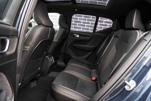 Volvo EX40 Single Motor Extended Range Ultra Black Edition | Europa | Harman Kardon audio | 20" | Schuif-/kanteldak | Getint Glas | Elektrische stoelverstelling | Nubuck bekleding | Adaptive Cruise Control | Dodehoekdetectie |