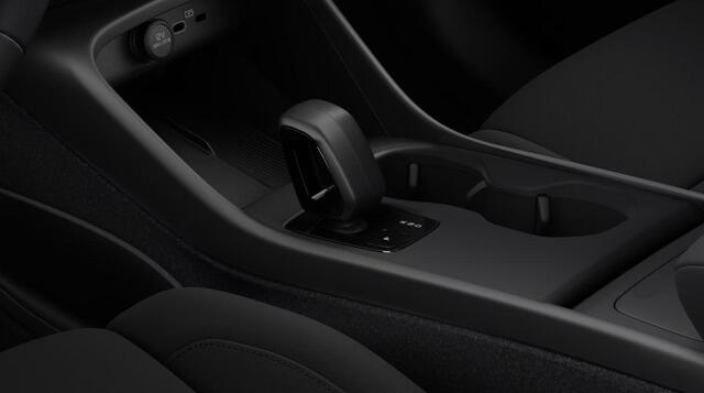 Volvo EX40 Single Motor Plus Europa 70 kWh | Adaptive Cruise Control | BLIS | Harman / Kardon | Stoelverwarming voor & achter | Stuuverwarming | Keyless | Memory | Elektrische Stoelen | Parkeercamera |