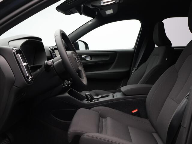 Volvo EX40 Single Motor Extended Range Plus 82 kWh / Harman Kardon / Stoel+Stuurverwarming / Adaptive Cruise / BLIS / Keyless / Getint Glas / All-Seasonbanden /