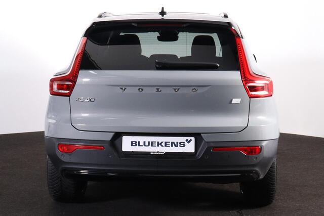 Volvo EX40 Recharge Twin Ultimate 82 kWh - Panorama/schuifdak - IntelliSafe Assist & Surround - 360º Camera - Harman/Kardon audio - Verwarmde voorstoelen, stuur & achterbank - Parkeersensoren voor & achter - Elektr. bedienb. voorstoelen met geheugen links - Warmtepo