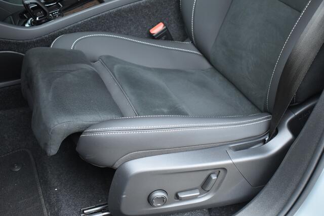 Volvo EX40 252PK Extended Range Ultra Black Edition 82 kWh | Harman & Kardon | Panorama dak