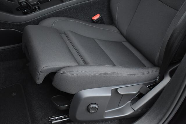 Volvo EX40 Extended Range 252PK Plus Black Edition 82 kWh | Harman/Kardon | Getint glas achter |