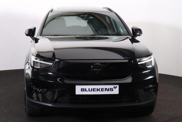 Volvo EX40 Performance Ultra Black Edition 82 kWh - Panorama/schuifdak - IntelliSafe Assist & Surround - 360º Camera - Harman/Kardon audio - Verwarmde voorstoelen, stuur & achterbank - Parkeersensoren voor & achter - Elektr. bedienb. voorstoelen met geheugen links -