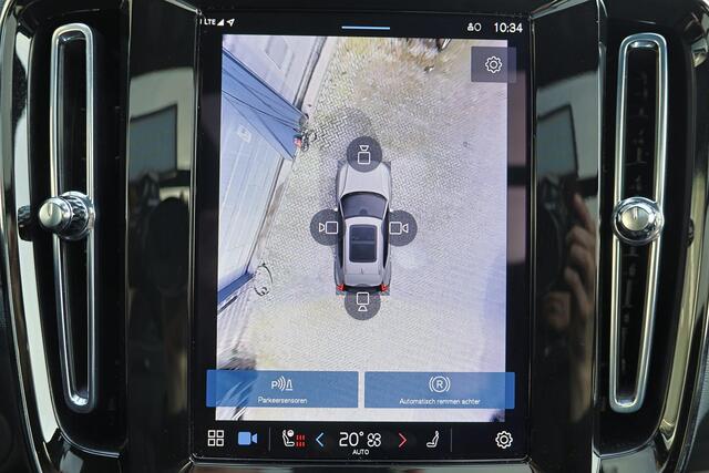 Volvo EX40 Performance Ultra Black Edition 82 kWh - Panorama/schuifdak - IntelliSafe Assist & Surround - 360º Camera - Harman/Kardon audio - Verwarmde voorstoelen, stuur & achterbank - Parkeersensoren voor & achter - Elektr. bedienb. voorstoelen met geheugen links -