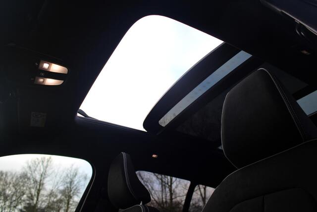 Volvo EX40 Single Motor Extended Range Ultra Black Edition | Demo Deal | Elektrisch verstelbare voorstoelen | Elektrisch schuif-/kanteldak | 360 graden camera | 19 inch Lichtmetalen velgen | Verwarmbare voorstoelen en stuurwiel | Warmtepomp | Harman Kardon Premium S