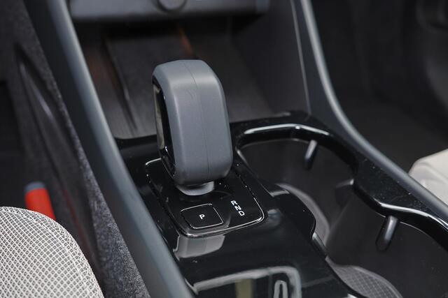 Volvo EX40 Extended Range Ultra 82 kWh - Panorama/schuifdak - IntelliSafe Assist & Surround - 360º Camera - Harman/Kardon audio - Verwarmde voorstoelen & stuur - Parkeersensoren voor & achter - Elektr. bedienb. voorstoelen met geheugen links - Draadloze tel. lader -