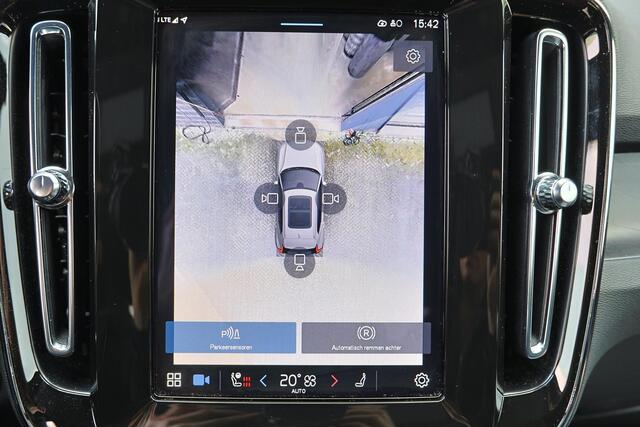 Volvo EX40 Extended Range Ultra 82 kWh - Panorama/schuifdak - IntelliSafe Assist & Surround - 360º Camera - Harman/Kardon audio - Verwarmde voorstoelen & stuur - Parkeersensoren voor & achter - Elektr. bedienb. voorstoelen met geheugen links - Draadloze tel. lader -