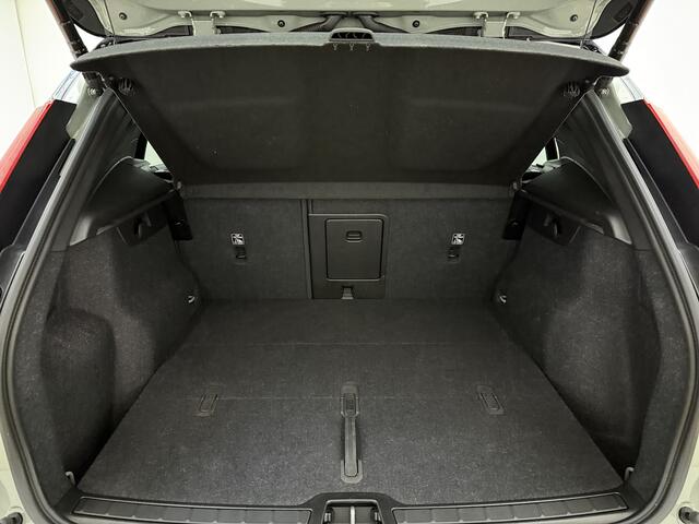 Volvo EX40 Extended Range Ultra / Nubuck / Getint Glas / Elektr. Stoelen / 360 Camera / Panoramadak / Harman&Kardon / Adapt. Cruise / BLIS / Keyless / Stoel + Stuurw. Verwarming /