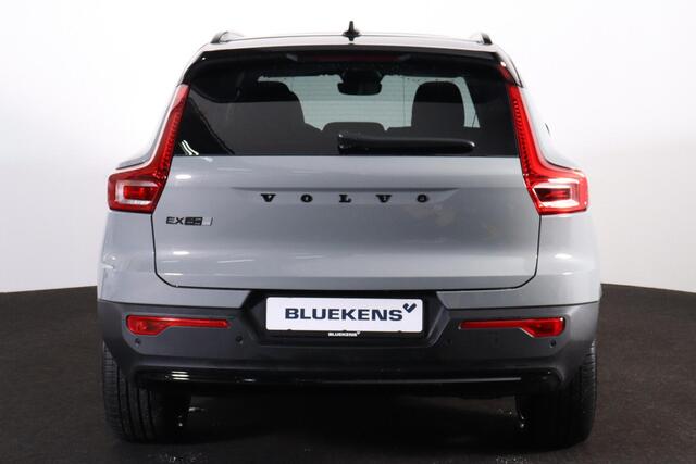 Volvo EX40 Single Motor Extended Range Ultra Black Ed. 82 kWh - Panoramadak - IntelliSafe Assist & Surround - 360º Camera - Harman/Kardon audio - Verwarmde voorstoelen & stuur - Parkeersensoren voor & achter - Elektr. bedienb. voorstoelen met geheugen links - Draadl