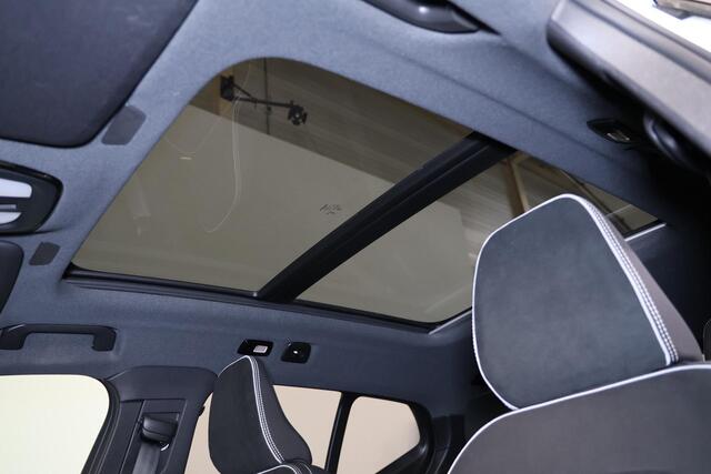 Volvo EX40 Extended Range Ultra 82 kWh - Panorama/schuifdak - IntelliSafe Assist & Surround - 360º Camera - Harman/Kardon audio - Verwarmde voorstoelen & stuur - Parkeersensoren voor & achter - Elektr. bedienb. voorstoelen met geheugen links - Draadloze tel. lader -