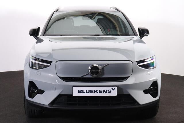 Volvo EX40 Performance Ultra 82 kWh - Panorama/schuifdak - IntelliSafe Assist & Surround - 360º Camera - Harman/Kardon audio - Verwarmde voorstoelen, stuur & achterbank - Parkeersensoren voor & achter - Elektr. bedienb. voorstoelen met geheugen links - Draadloze tel