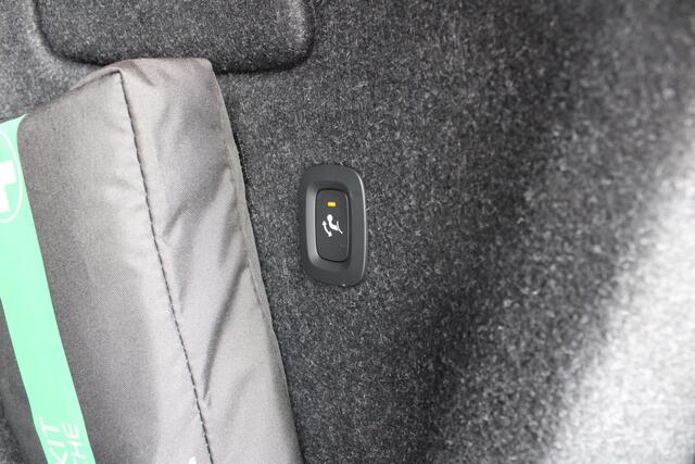 Volvo EX40 Extended Range Plus 82 kWh | El. Trekhaak | 360 Camera | Adapt. Cruise | BLIS | Verw. Voorstoelen + Stuurwiel | DAB |