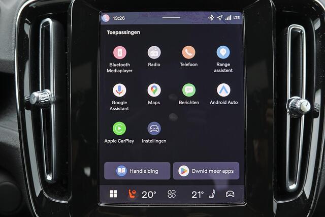 Volvo EX40 Plus Black Edition 70 kWh - IntelliSafe Assist & Surround - Harman/Kardon audio - Parkeercamera achter - Verwarmde voorstoelen & stuur - Parkeersensoren voor & achter - Draadloze tel. lader - Warmtepomp - 20' LMV