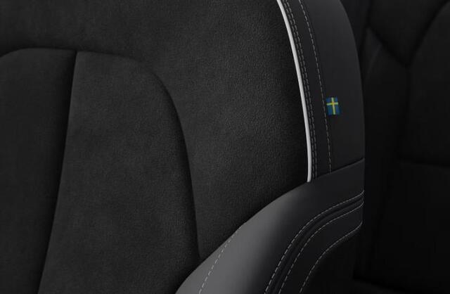 Volvo EX40 Single Motor Extended Range Ultra Black Edition Europa | Donker Glas | Panoramadak | Power Seats | Harman Kardon | 360 Camera |