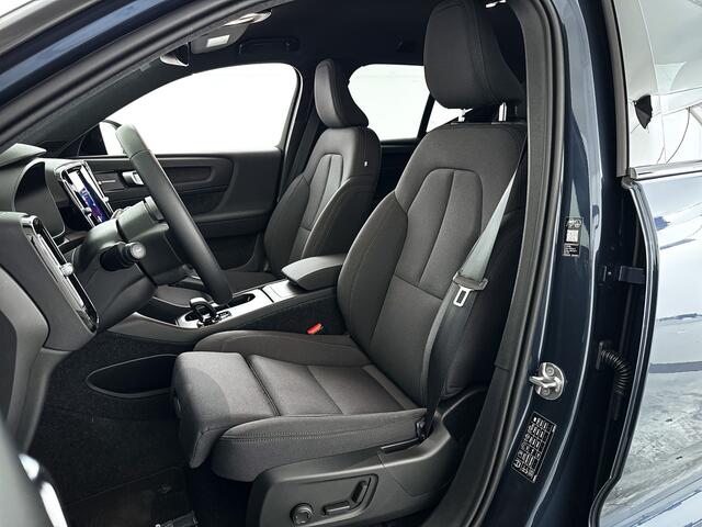 Volvo EX40 Single Motor Extended Range Plus Black Ed. 82 kWh | Parkeercamera | Harman Kardon | Stoel- en Stuurverwarming | Elektrische stoelen