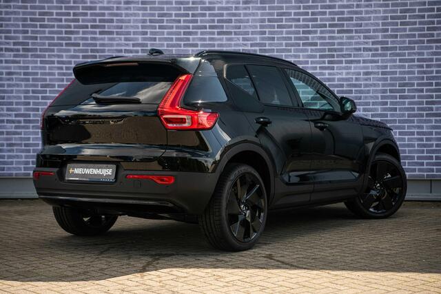 Volvo EX40 Single Motor Extended Range Ultra Black Edition | Europa | Harman Kardon audio | 20" | Schuif-/kanteldak | Getint Glas | Elektrische stoelverstelling | Nubuck bekleding | Adaptive Cruise Control | Dodehoekdetectie |