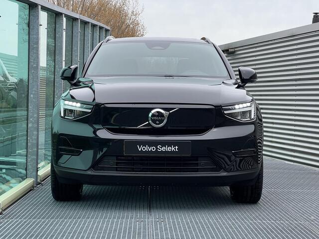 Volvo EX40 Single Motor Extended Range Ultra Black Ed. 82 kWh Panorama dak, Electr. verstelbare stoelen, 360 G Parkeer camera, Trekhaak semi elektrisch