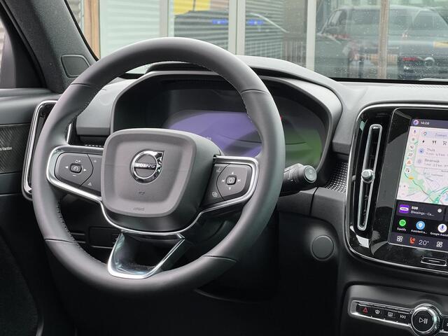 Volvo EX40 Single Motor Extended Range Ultra Black Ed. 82 kWh Panorama dak, Electr. verstelbare stoelen, 360 G Parkeer camera, Trekhaak semi elektrisch