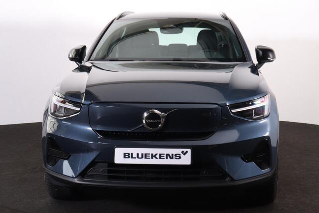 Volvo EX40 Extended Range Plus 82 kWh - IntelliSafe Assist & Surround - Harman/Kardon audio - Parkeercamera achter - Verwarmde voorstoelen & stuur - Parkeersensoren voor & achter - Draadloze tel. lader - Inklapbare trekhaak - 19' LMV