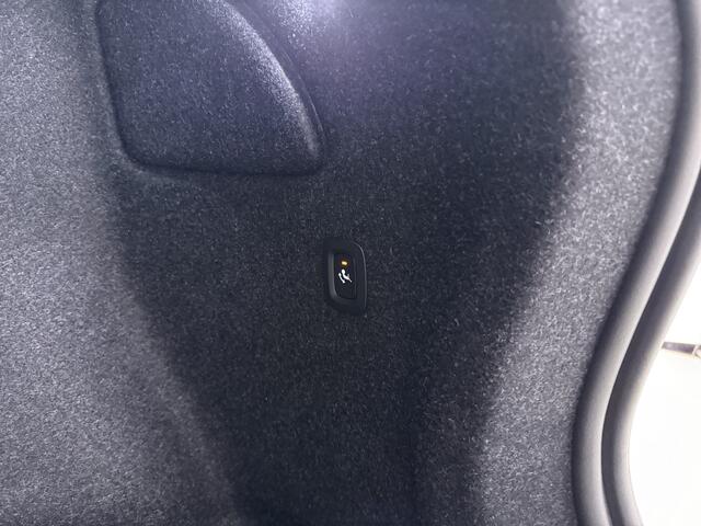 Volvo EX40 Extended Range Plus / Nubuck / 360 camera / Harman&Kardon / Stoel + Stuurw. Verwarming / BLIS / ACC / El. Trekhaak /