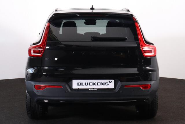 Volvo EX40 Performance Ultra Black Edition 82 kWh - Panorama/schuifdak - IntelliSafe Assist & Surround - 360º Camera - Harman/Kardon audio - Verwarmde voorstoelen, stuur & achterbank - Parkeersensoren voor & achter - Elektr. bedienb. voorstoelen met geheugen links -