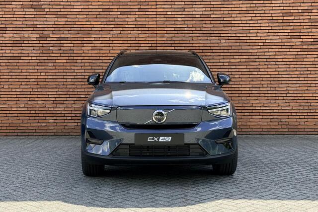 Volvo EX40 Single Motor Extended Range Ultra Europa 82 kWh 45th Anniversary Edition | 5 jaar garantie - (2 jaar extra fabrieksgarantie) | 20 inch lichtmetalen velgen | Extra getint glas achter | Verwarmde voorstoelen en stuurwiel