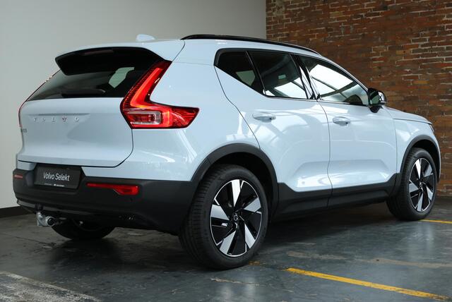 Volvo EX40 Single Motor Extended Range Plus Europa 82 kWh | Semi-Elektrische Trekhaak | Elektrisch Verstelbare Voorstoelen | Stoel + Stuurverwarming | Adaptieve Cruise Control | Dodehoekwaarschuwing |