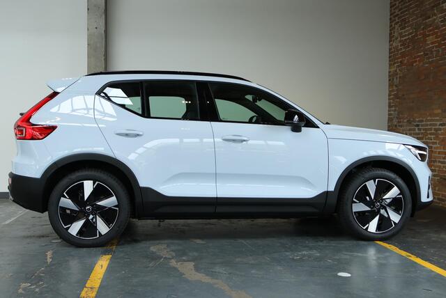 Volvo EX40 Single Motor Extended Range Plus Europa 82 kWh | Semi-Elektrische Trekhaak | Elektrisch Verstelbare Voorstoelen | Stoel + Stuurverwarming | Adaptieve Cruise Control | Dodehoekwaarschuwing |