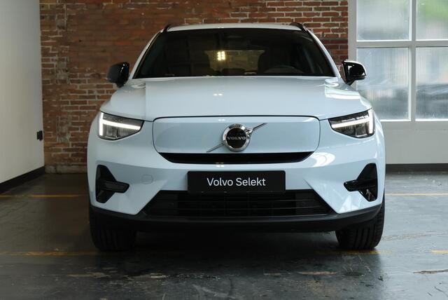 Volvo EX40 Single Motor Extended Range Plus Europa 82 kWh | Semi-Elektrische Trekhaak | Elektrisch Verstelbare Voorstoelen | Stoel + Stuurverwarming | Adaptieve Cruise Control | Dodehoekwaarschuwing |