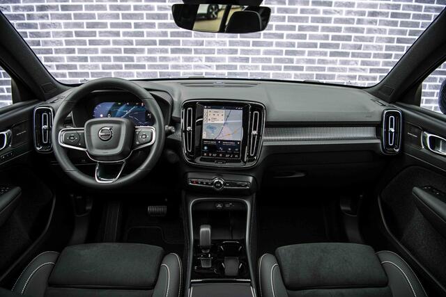 Volvo EX40 Single Motor Extended Range Ultra Black Edition Europa | Harman Kardon audio | 20" | Schuif-/kanteldak | Getint Glas | Elektrische stoelverstelling | Nubuck bekleding | Adaptive Cruise Control | Dodehoekdetectie |