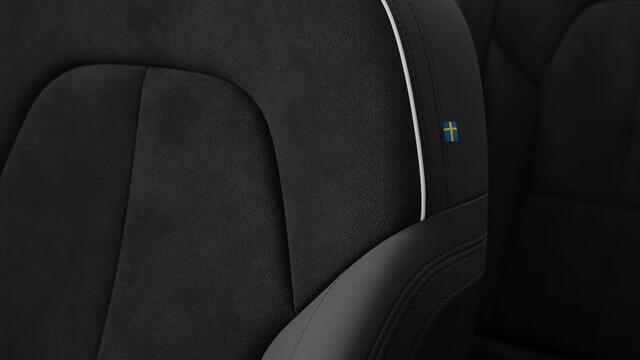 Volvo EX40 Single Motor Ext. Range Ultra Bl. Ed. Eur. 82 kWh | Europa | Harman Kardon audio | 20" | Schuif-/Kanteldak | Getint Glas | Elektrische Stoelverstelling | Nubuck Bekleding | Adaptieve Cruise Control | BLIS |
