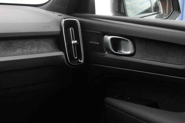 Volvo EX40 Single Motor Extended Range Plus 82 kWh Adaptieve cruise control / Semi elektrisch wegklapbare trekhaak / Google infotainment / 19" lichtmetalen velgen