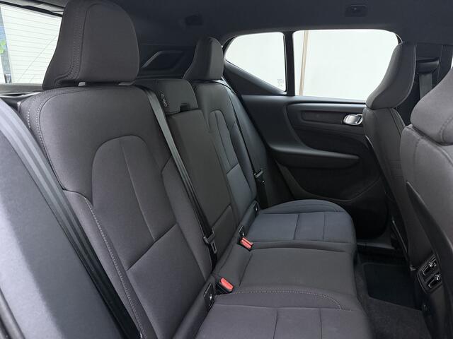 Volvo EX40 Extended Range Plus Europa / Climate / Forest Lake / Elektr. Stoelen / Harman&Kardon Audio / 19'' / PDC + Camera / Elektrisch Achterklep /
