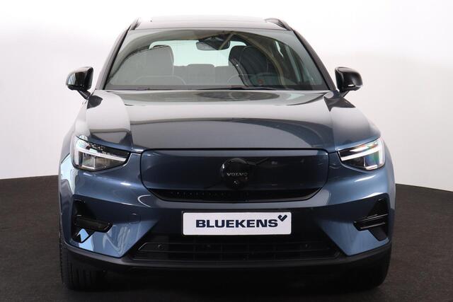 Volvo EX40 Ext. Range Ultra Black Edition Europa 82 kWh - Panoramisch schuif-/kanteldak - 360º camera - Apple® CarPlay - 20 inch - Wing lets achterklepspoiler - Elektr. verstelbare voorstoelen, links met geheugen - Harman Kardon - IntelliSafe Assist & Surround - Sto