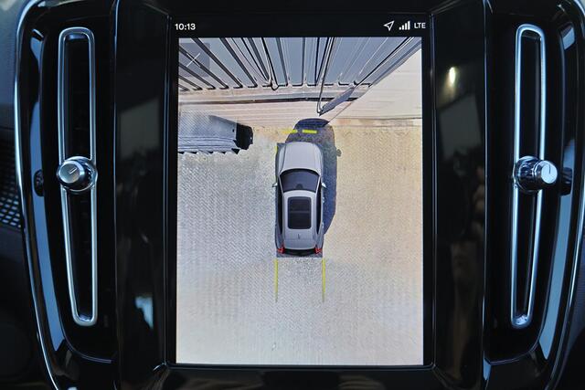 Volvo EX40 Ext. Range Ultra Black Edition Europa 82 kWh - Panoramisch schuif-/kanteldak - 360º camera - Apple® CarPlay - 20 inch - Wing lets achterklepspoiler - Elektr. verstelbare voorstoelen, links met geheugen - Harman Kardon - IntelliSafe Assist & Surround - Sto
