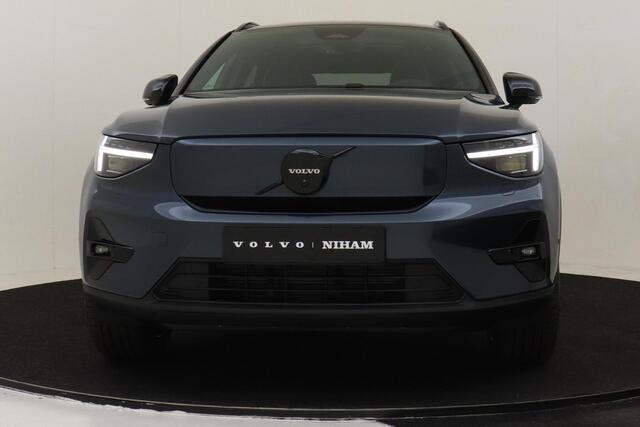 Volvo EX40 SINGLE MOTOR EXT. RANGE ULTRA BLACK EDITION EUROPA *FULL OPTIONS!* -PANO.DAK|HARMAN/KARDON|PIXEL.LED|360°CAM|POWER-SEATS|PRIVACY.GLAS|20"|SoH:100%