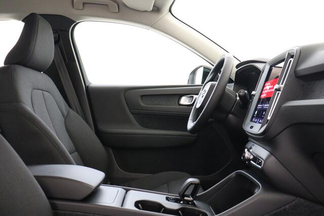 Volvo EX40 SINGLE MOTOR ESSENTIAL 70 kWh -CAMERA|CRUISE|DAB|CARPLAY|19"