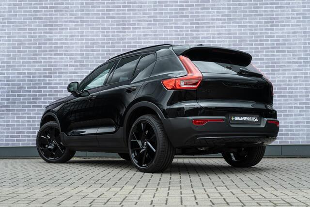 Volvo EX40 Single Motor Extended Range Plus Black Ed. 82 kWh | Warmtepomp | Pixel LED Koplampen | Harman Kardon Audio | 360 Graden Camera | Navigatie Google Maps | Cruise Control Adaptief | BLIS | Stoelverwarming | Lichtmetalen Velgen 20 inch