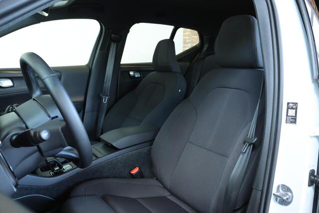 Volvo EX40 Single Motor Extended Range Plus 82 kWh | Semi-Electrische Wegklapbare Trekhaak | Premium audio by Harman Kardon | Adaptieve cruise control | Apple carpaly/Android auto | Warmtepomp | Keyless Entree | Parkeersensoren voor + achter |