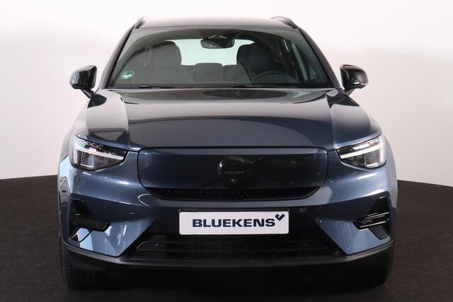 Volvo EX40 Single Motor Extended Range Plus Black Ed. 82 kWh - IntelliSafe Assist & Surround - 360º Camera - Harman/Kardon audio - Verwarmde voorstoelen, stuur & achterbank - Parkeersensoren voor & achter - Elektr. bedienb. voorstoelen met geheugen links - Draadloze tel. lader - Warmtepomp - 20' LMV