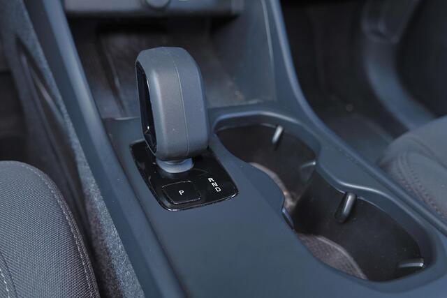 Volvo EX40 Single Motor Extended Range Plus Black Ed. 82 kWh - IntelliSafe Assist & Surround - 360º Camera - Harman/Kardon audio - Verwarmde voorstoelen, stuur & achterbank - Parkeersensoren voor & achter - Elektr. bedienb. voorstoelen met geheugen links - Draadloze tel. lader - Warmtepomp - 20' LMV