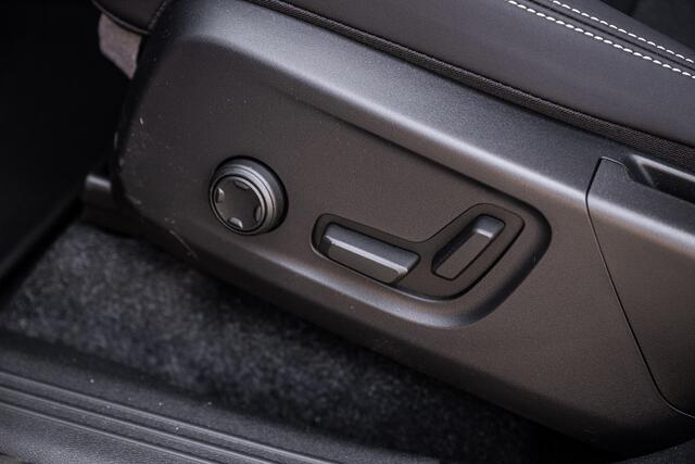 Volvo EX40 Single Motor Ext. Range Ultra Bl. Ed. Eur. 82 kWh | Harman Kardon audio | 20" | Schuif-/kanteldak | Getint Glas | Elektrische stoelverstelling | Nubuck bekleding | Adaptive Cruise Control | Dodehoekdetectie |