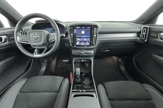 Volvo EX40 Single Motor Extended Range Ultra 82 kWh | SOH:100% | Trekhaak | Schuif/Kantel Panoramadak | 20" velgen | Warmtepomp | Stoel/Stuur verwarming | Keyless entry/start | Adaptive Cruise | 360° Camera | Harman/Kardon |