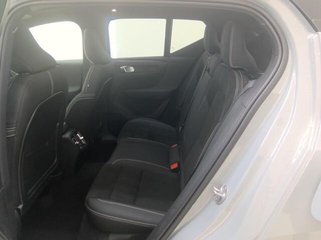 Volvo EX40 Single Motor Extended Range Ultra 82 kWh | SOH:100% | Trekhaak | Schuif/Kantel Panoramadak | 20" velgen | Warmtepomp | Stoel/Stuur verwarming | Keyless entry/start | Adaptive Cruise | 360° Camera | Harman/Kardon |